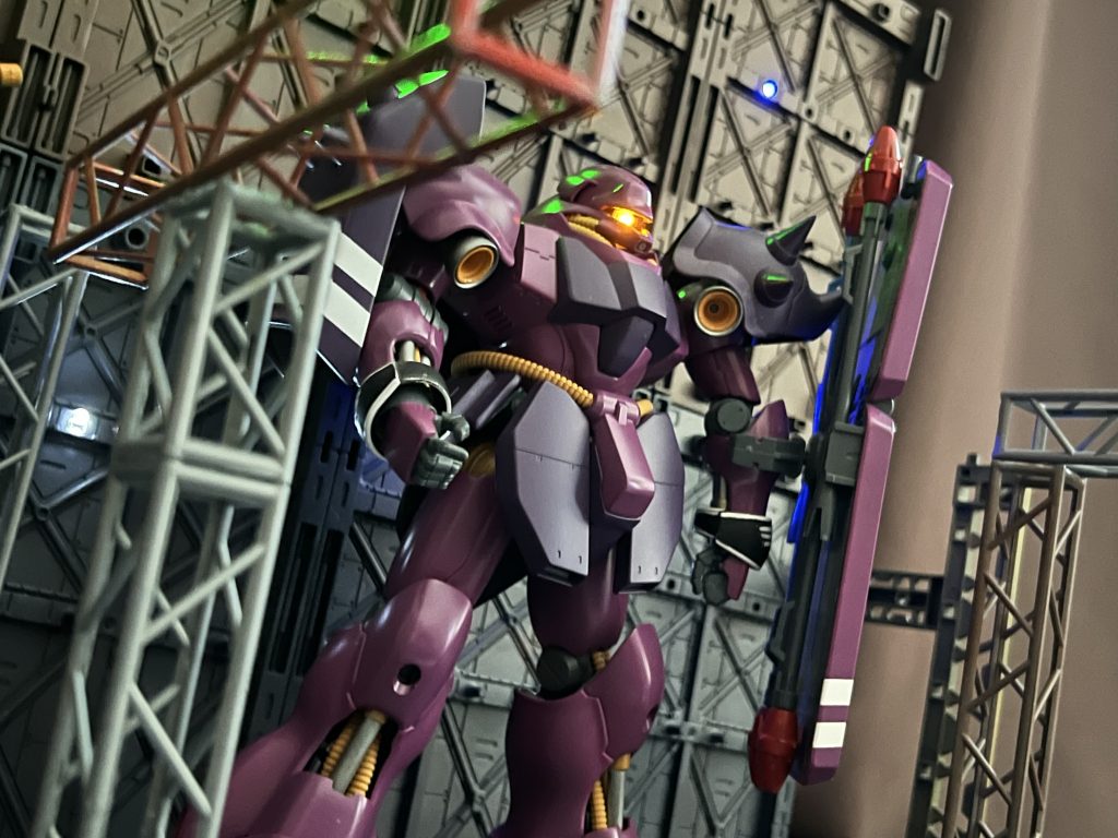 AE& NEOZEON袖付き部隊MS格納庫ジオラマ　MG  AMS-119C  フル•フロンタル親衛隊アンジェロ•ザウパー大尉カスタム専用機カラーver. & MS格納庫ジオラマ♪ ✨✨✨✨✨✨–6枚目/制作者：SINANJU