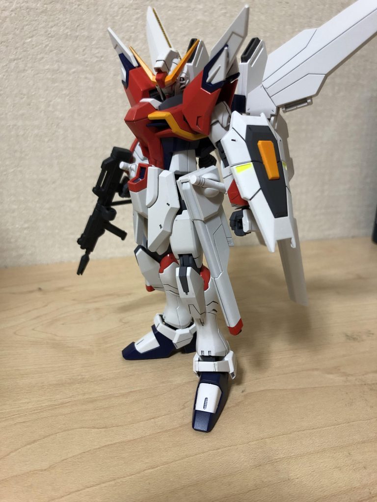 結局気に入らなかったので上から再度塗りました。ついでにライフリのレールガンも手に入ったので仮付けしてみたらいい感じ♪