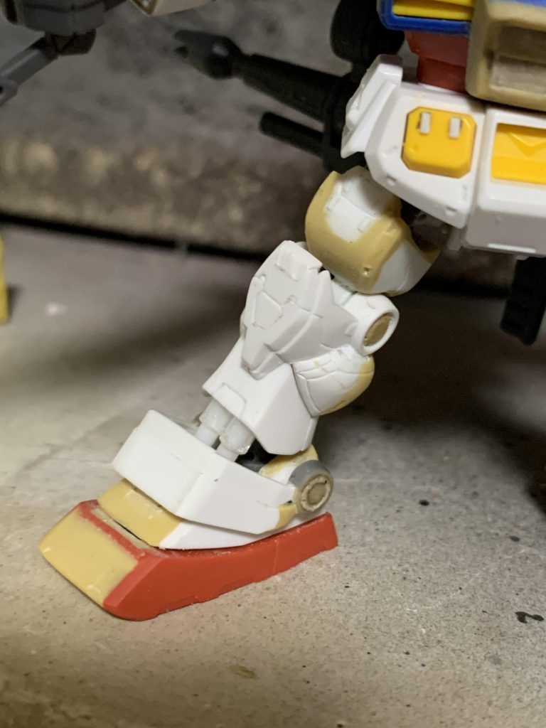 極力、合わせ目がわかりにくいようにしています。飾りシリンダーはプラ棒とプラパイプで制作