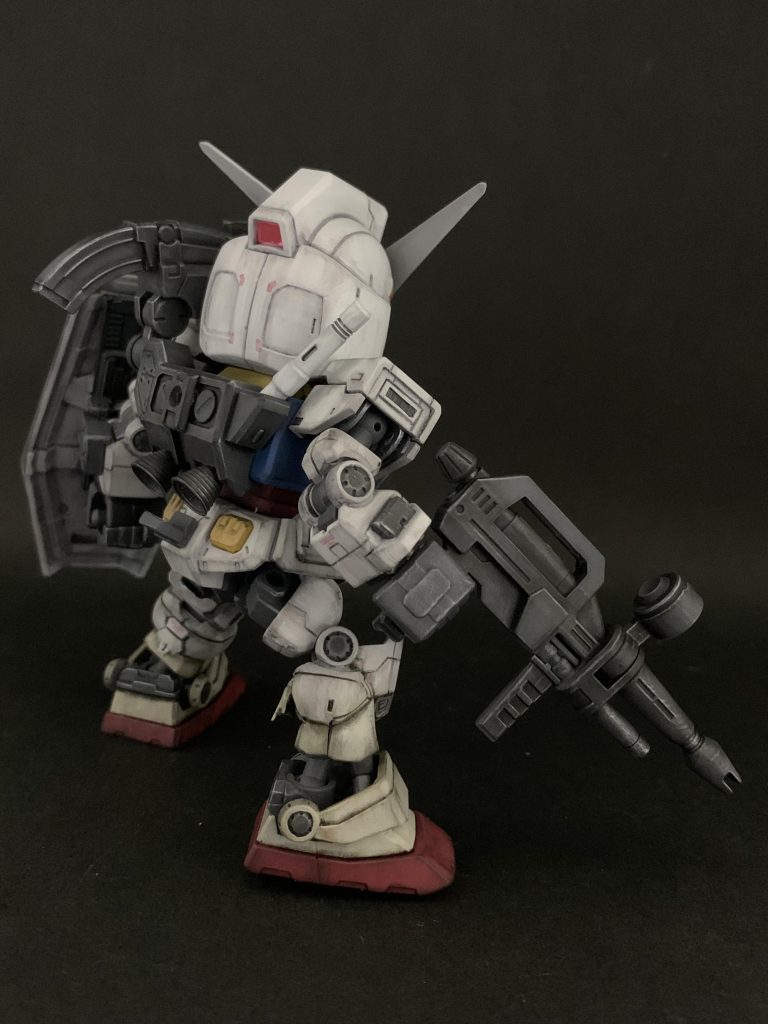 ひじひざの丸モールドはパテ造形してドリルでモールド彫り、というパターンです。失敗すると面倒くさいので集中しましたね〜