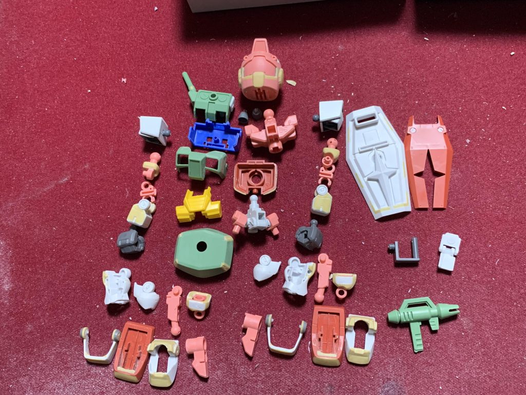 全パーツSDCSガンダム、シルエットブースターに付属しているジムパーツをベースに改造しています。