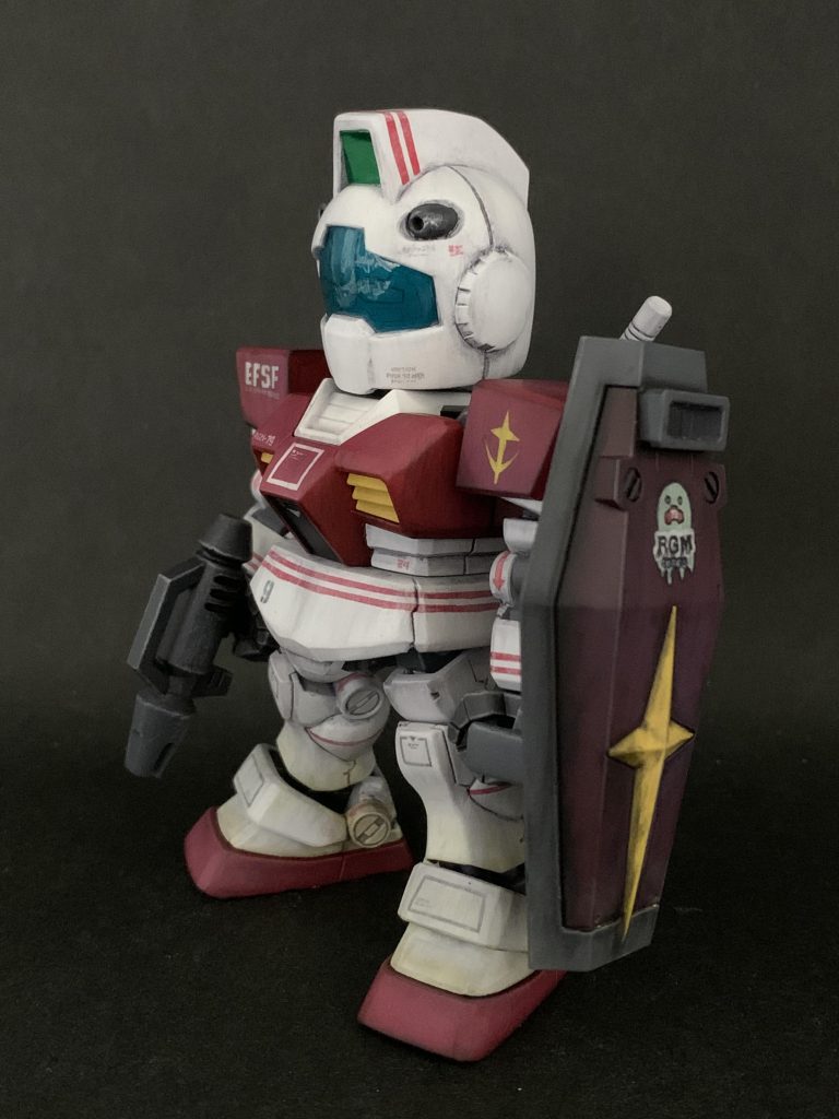 スネの真ん中に合わせ目が出ないようなパーツ構成に変更しています。