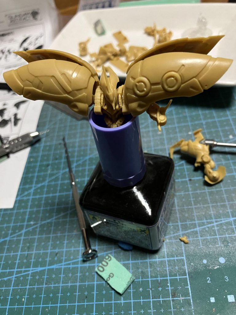 今回は肩の開きとか角度とかこだわりたかったので、綺麗に開いて見えるように曲げたりひねったりしてます