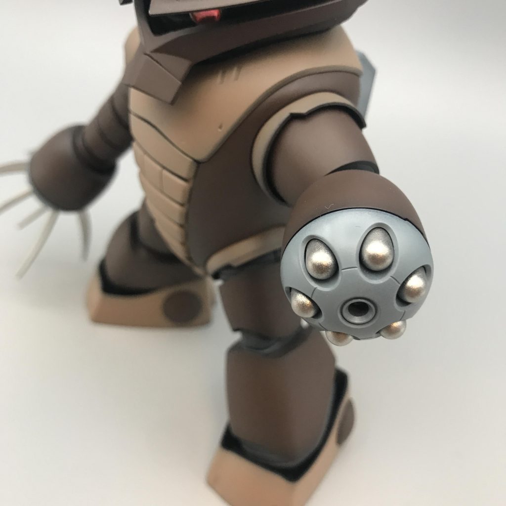 爪やミサイルをシルバーでワンポイントにしてます