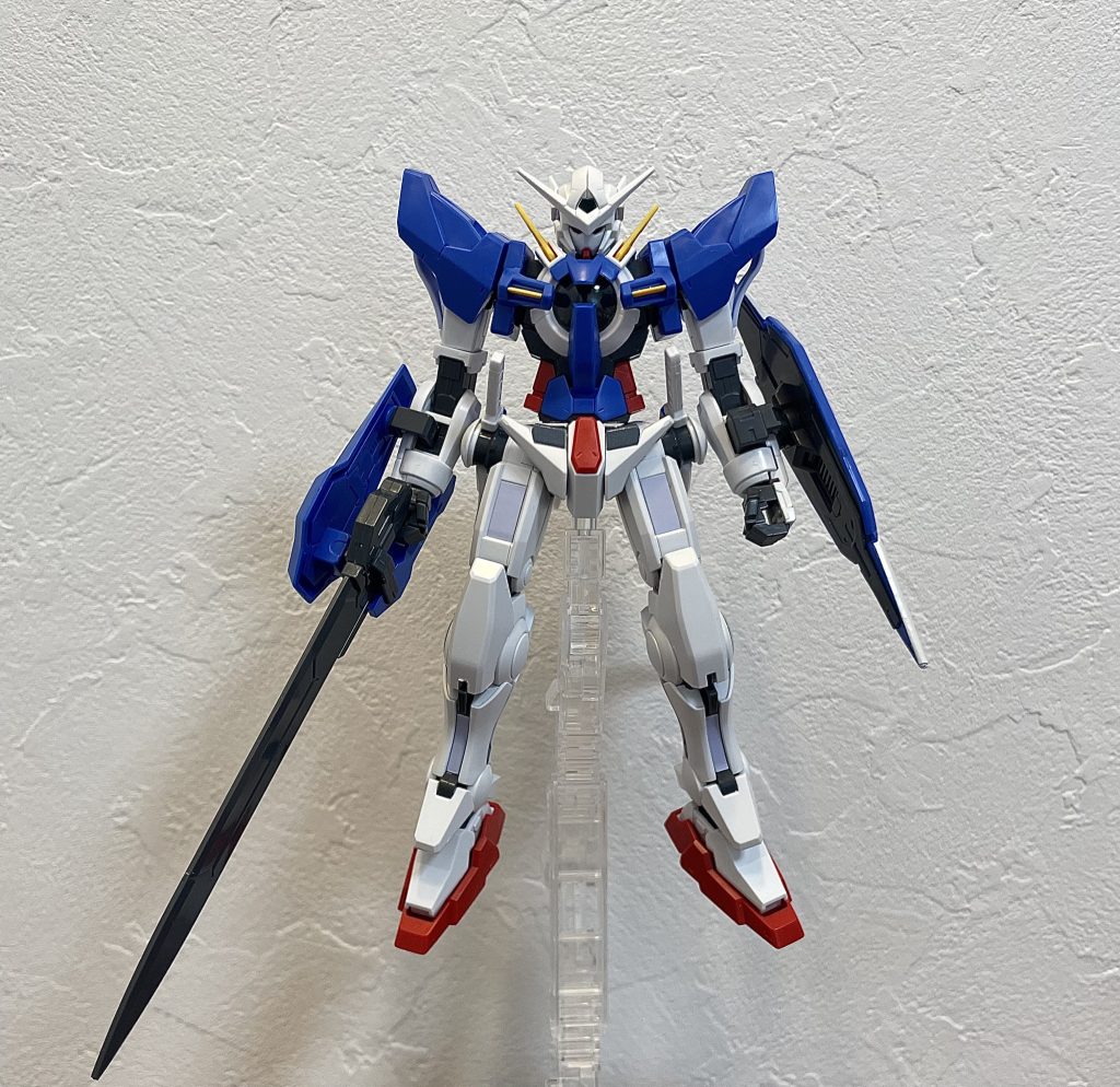 正面です。関節がゆるゆるの箇所が数箇所あるキットでした。