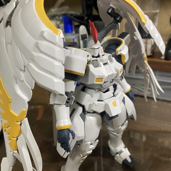 トールギスFを制作中にウイングガンダムゼロカスタムも欲しくなり急遽制作(笑)ウイングガンダムはクリアパーツが安かったので購入したけど塗装やりにくそう （2枚目）