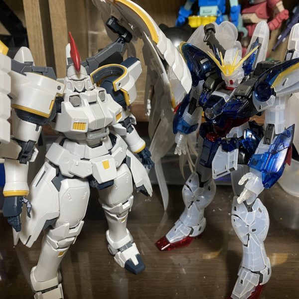 トールギスFを制作中にウイングガンダムゼロカスタムも欲しくなり急遽制作(笑)ウイングガンダムはクリアパーツが安かったので購入したけど塗装やりにくそう （1枚目）