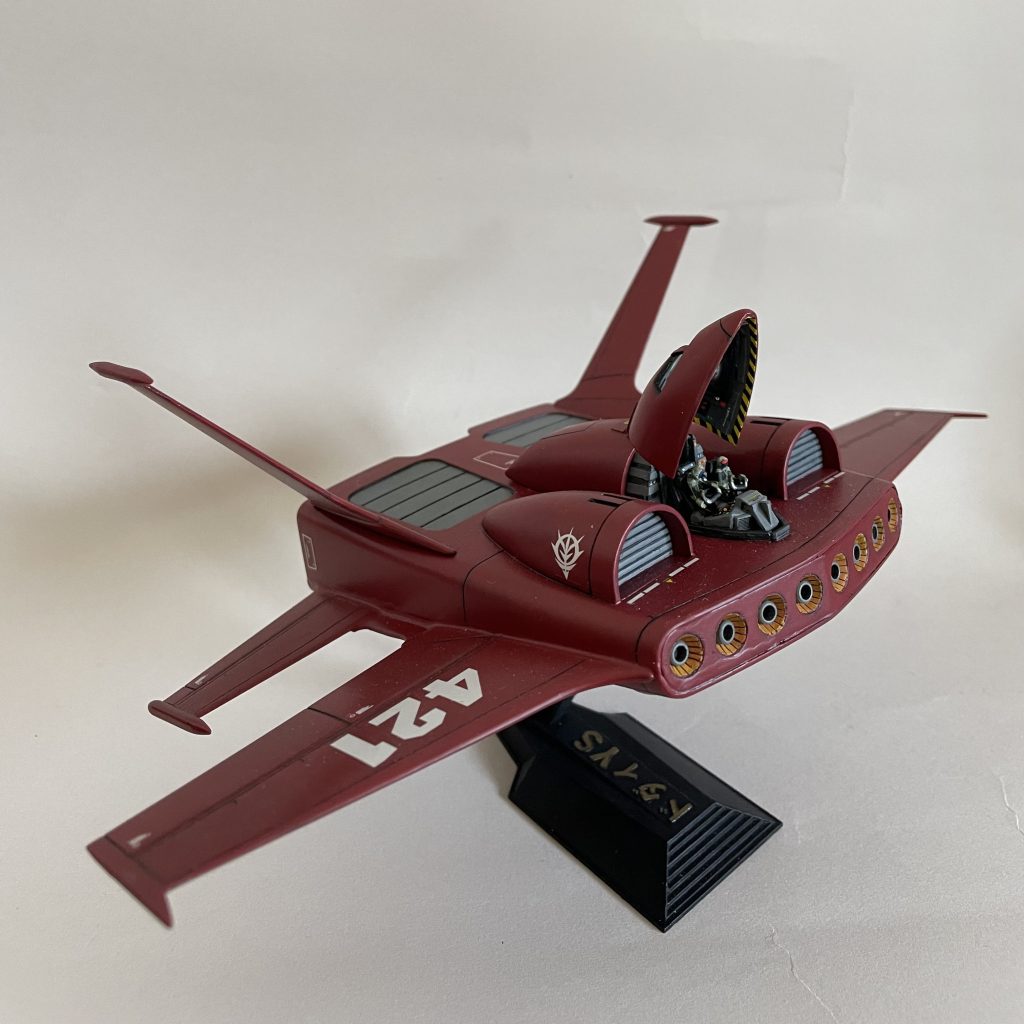 我が家の鬼軍曹が出すなら力の限りを尽くせと言うので、思い切ってコックピットハッチを開閉してみました。メカ部の方にはお叱りうけること間違いない開き方です。