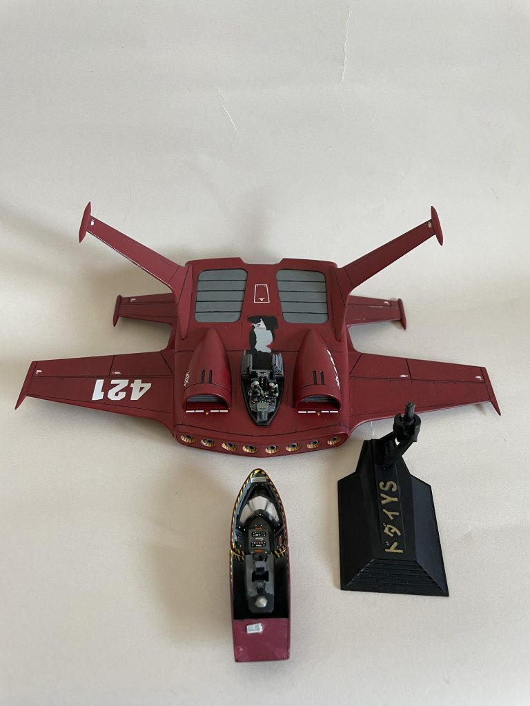 ネオジム磁石で着脱にしました。台座は市販のボールジョイントをつかって、角度調整可能にしています。