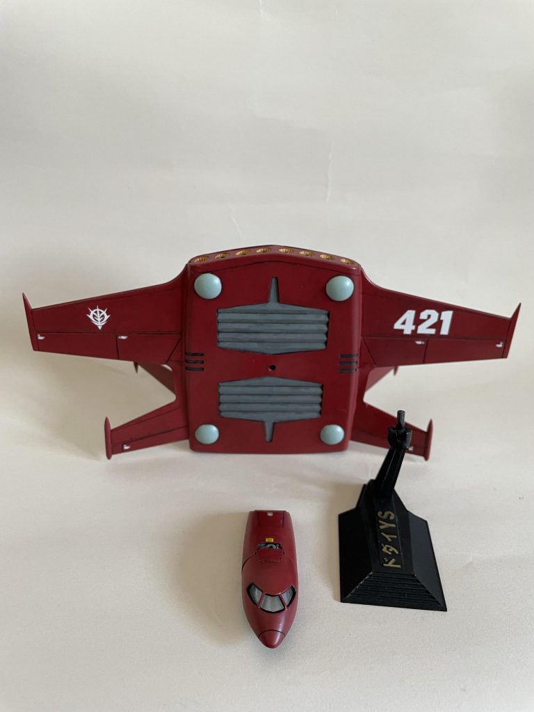 デカールはありあわせのものを使っています。ジオンマークはもう少し大きいものがよかったかもしれません。