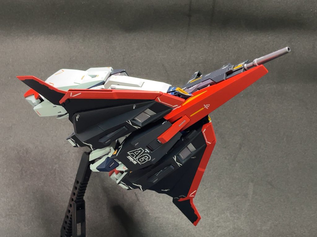 下からのアングル下からだとだいぶ印象が変わると言うかグッと戦闘機感が増しますね。