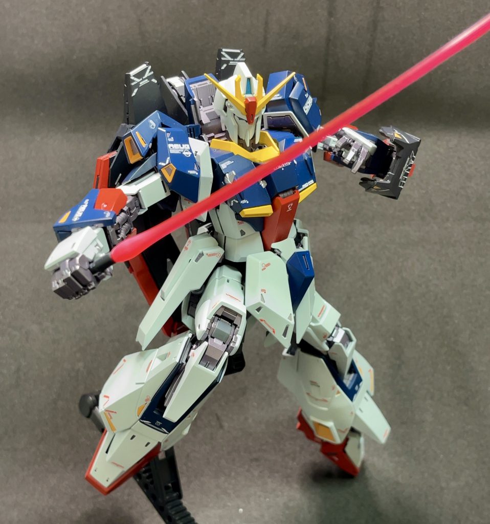 ポーズ2切りかかるポーズも良い感じです。