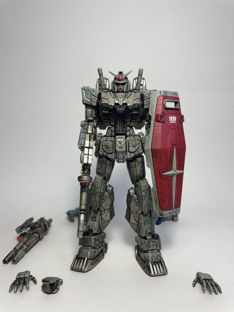 武器を携帯させてみるとこんな感じ。武器の合わせ目消しはすっかり気力が萎えてそのまま。ウェザリングの状態もひどいものです。