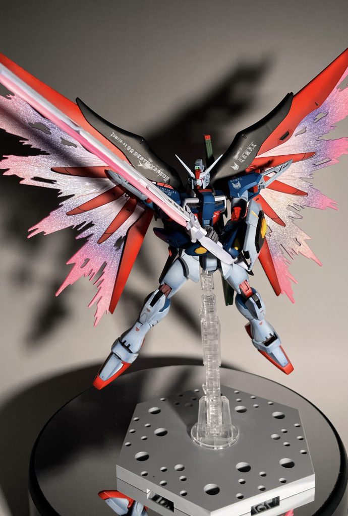 写真にするとグラデーションが若干飛んじゃっていますが、狙った色味にはできたのでかなり満足です!今回ボーンペイントのサーフェイサーを使いましたが、表面の光沢感がいい感じに残るので今後も使っていきたいと思います。