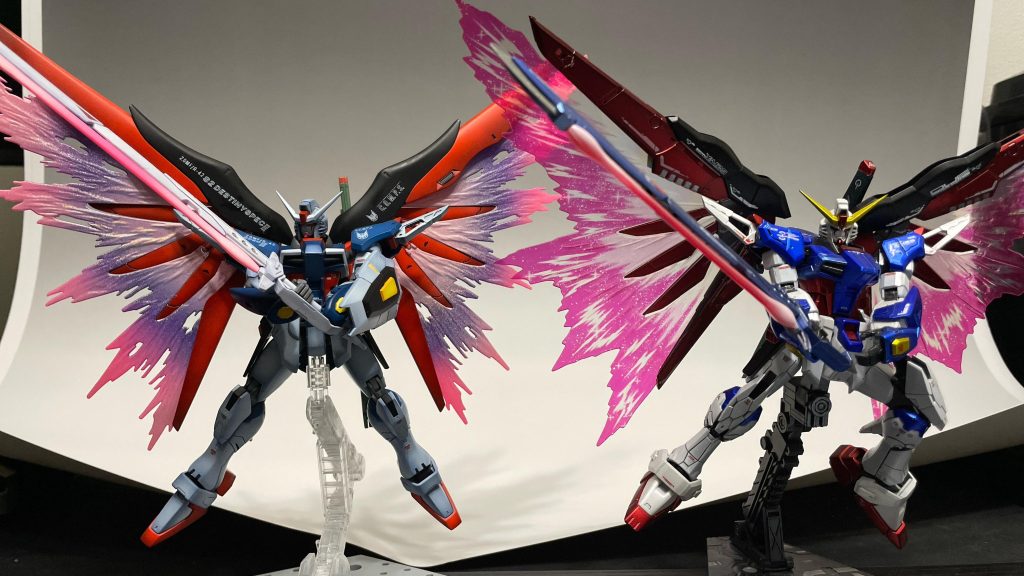 去年作ったRGと並べてみました。ディテールが全然違いますね!個人的にはパーツの保持力がやっぱり全然違うので、HGCEの方が好きです。この後はゲルググメナース、マイティーストライクフリーダムが控えているので、しばらくはSEED FREEDOMの機体で攻めてみようと思います。