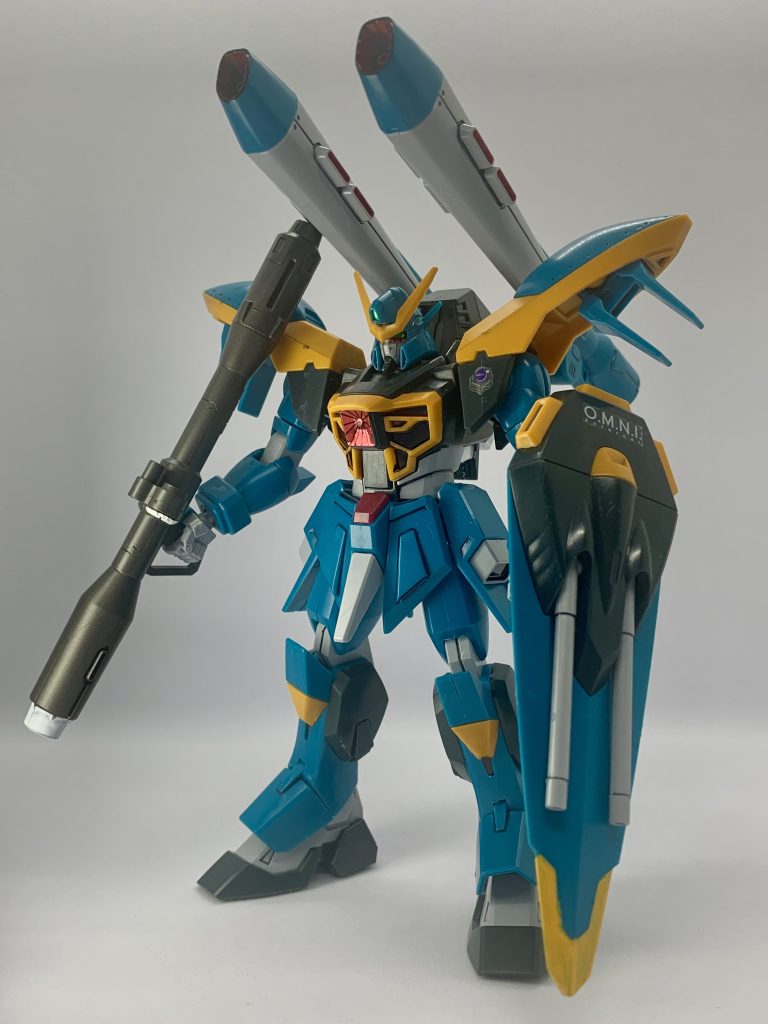 フロントビュー。胸部装甲と、トーデスブロック、シュラークの砲口部、それとシールド先端を塗装しています。トーデスブロックはともかくシュラークとシールド先端は成形色が緑色なので、塗るだけでガラリと見栄えが変わりますね。