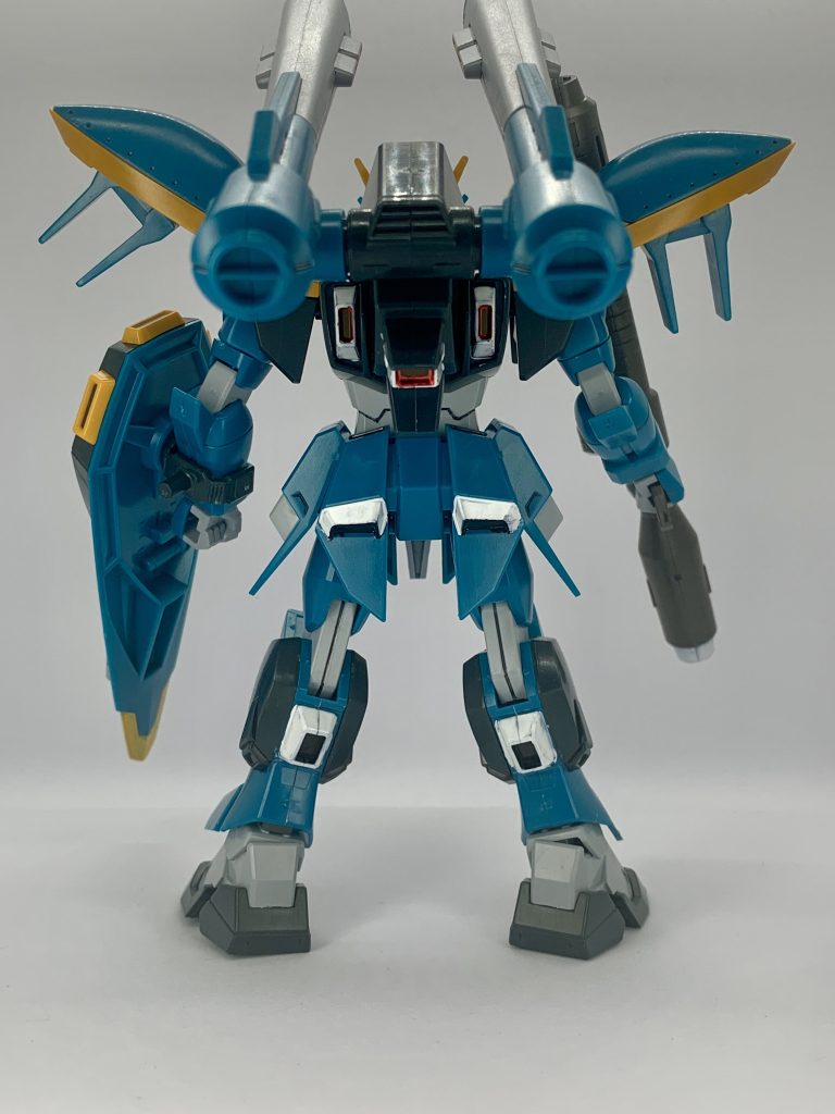 リアビュー。各部位のスラスターノズルを白く塗り分け。いいアクセントになってます。