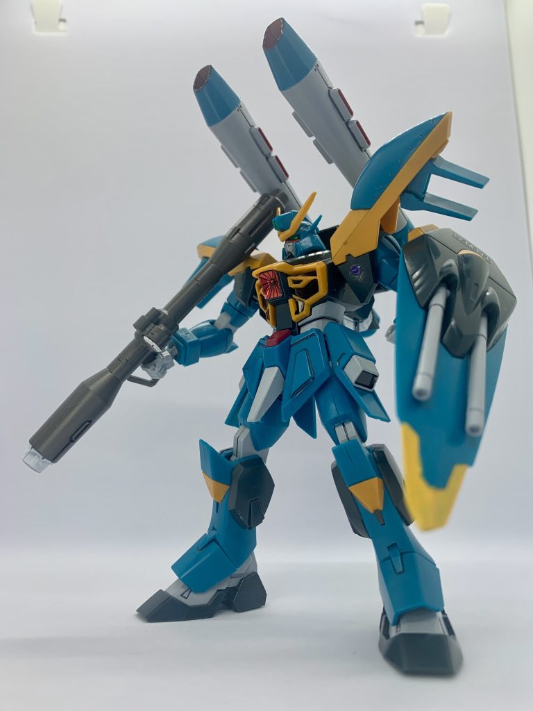 下から見上げるアングルでパシャリ。ということでHGカラミティでした。可動範囲は広くなく、昔ながらのシンプルな作りで部分塗装も必要ですが、それを踏まえても格好良く仕上がるキットだと思いました。フルメカが欲しくなりますね…最後までご覧いただきありがとうございました!