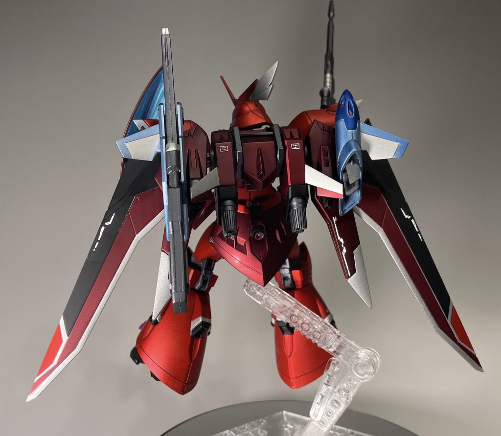 バックパックのウイングの塗り分けが本当に鬼門でした。重いので自立はかなりギリギリです。