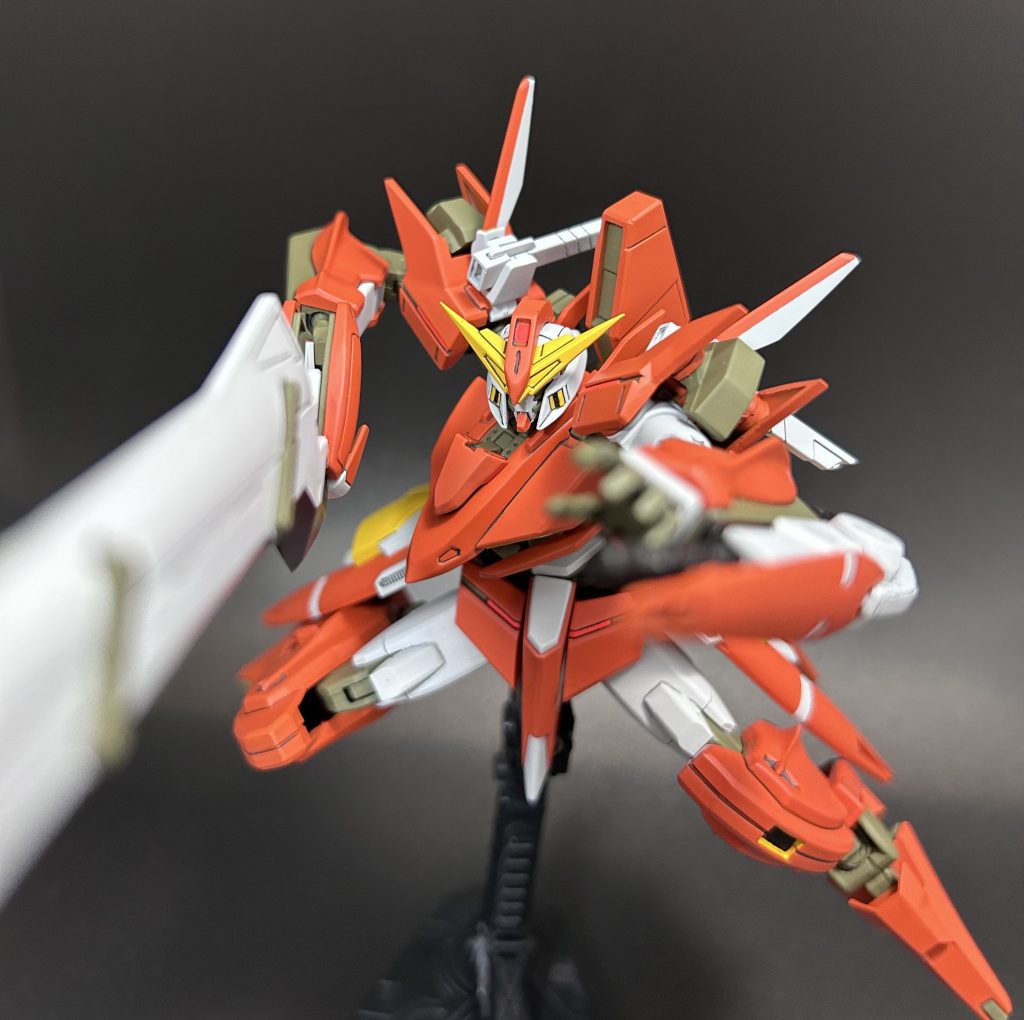 左右の平手はビルドナックルズの指を曲げて加工しました。