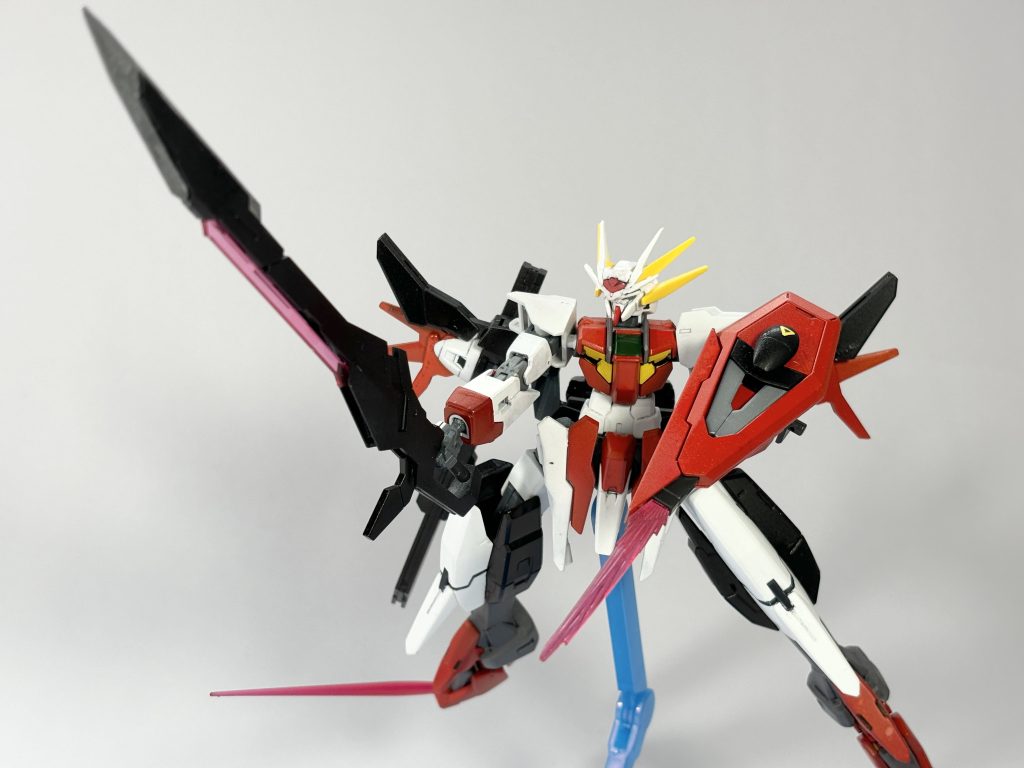 本体になるルシフェルは元がダブルオーダイバースカイのため、当然独立した戦闘、並びにラッシュポジションでの近接戦闘も可能。盾を携行する点からアロンダイトは大体片手で振り回すことになる。