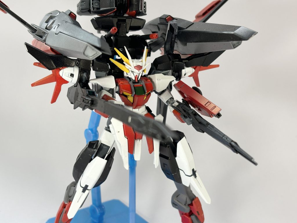 インフィニットジャスティスから受け継いだファトゥムのリフター形態から、ビームライフル・ロングライフル・ハイパーフォルティスビーム砲2門・GNキャノン2門の計6門によるマルチロックフルバーストが可能。トランザムの使用で瞬間火力も上がる。