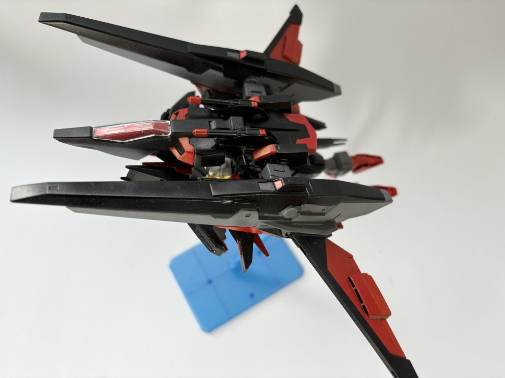 ヘルフレアファトゥムを背負いこみ、ハルートの要素でもあるMA形態に変形可能。高い移動性能でチームメイトへの救難や敵陣に単騎で突っ込んで撹乱して帰ってくるなんて事を想定