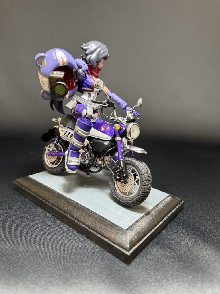 ヘルメットはチナッガイのヘッドパーツを流用。バイザーをアサシン仕様っぽくスコープ風に。