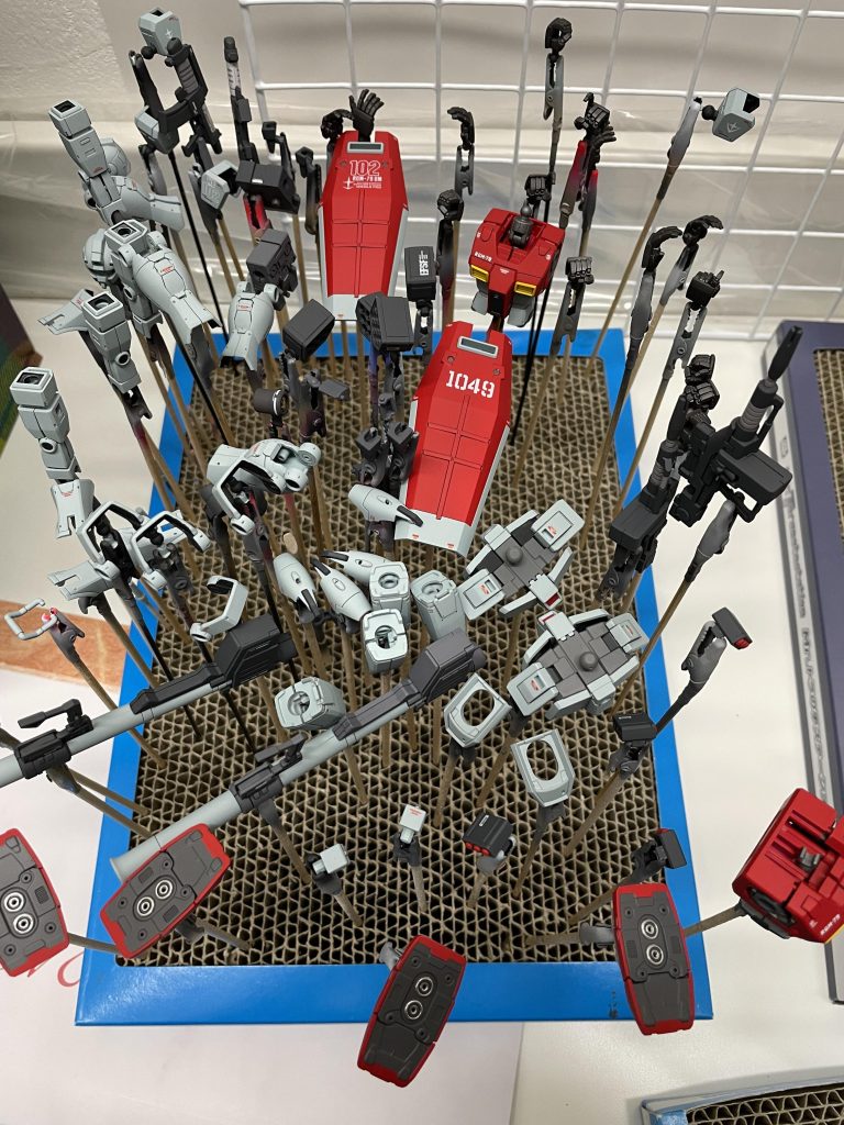 キットを複数買いしたこともあり、製作もいつも複数同時なので、なかなか完成しません。