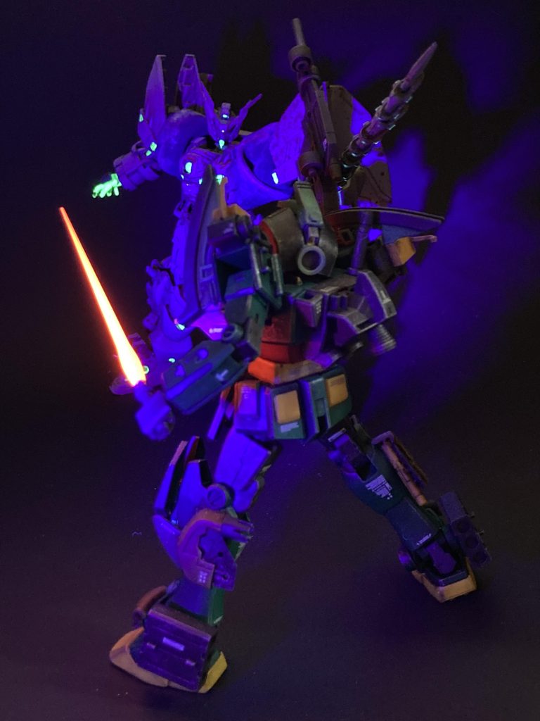 ホーク隊をほぼ壊滅に追いやりますが、エネミーサーチャーの自爆とホークスナイパーの狙撃により大破。