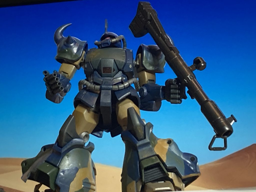 脚部の吸入口は、グフフライトタイプのパーツはあえて使わずに、5ミリプラ棒とポリパテで作成しました。まあ、クラシックっぽく。