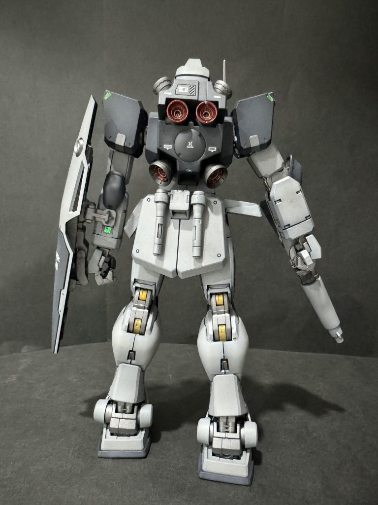 今回も関節を塗り分けました。セガサターンのゲームでは肩とかにやたらとセンサーがついてた事を思い出して、いつもより蛍光部分を多くしました。