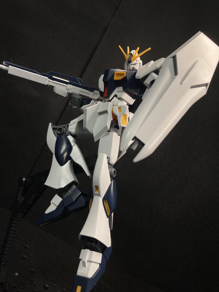 可動域は一般的なHGよりもあり作りやすさのことも考えるとかなり優秀なキットです。この値段でこの作りやすさ、色分け、ビームライフルの造形の良さからして、ガンプラはここまで来たかと、つくづく感じます（笑）皆さんはおすすめのキットありますか？是非コメント欄などで教えてください。いいねや高評価、ファボ等もお待ちしております。さて、お別れの時間が近づいてまいりました。次が最後となります。ここまでのご視聴、ありがとうございました🤌🏻´-