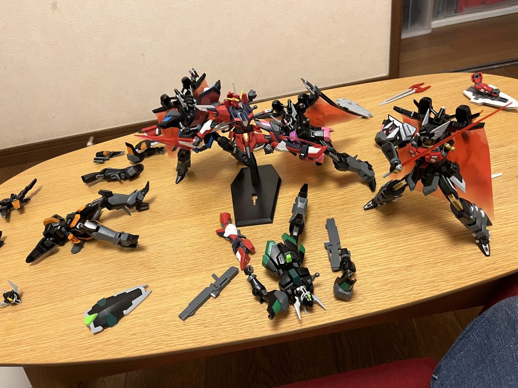 ルドラ4体の内、ガーネットとエメラルドは、何もできずに全壊。残ったスピネルとサファイアは損傷しながらも、イモータルジャスティスを羽交い絞めにしたが、すぐに反撃を受けて大破。そして、その隙を突いたシヴァは、ビームサーベルによるダメ押しの繰り返しで、イモータルジャスティスを撃破したが、シヴァも右腕以外の殆どの部位を大破している(4人はシュラと同様に、ルドラのコックピットごとガンダムブラックナイトスコードに回収されて撤退を余儀なくされている)。※この事態に備えて、事前に「ルドラの予備パーツ」を大量に用意していた為、修復後すぐに戦線復帰できている。