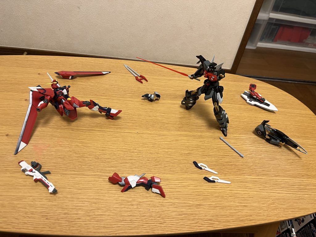 ファウンデーション側(主にブラックナイツ唯一のガンダムパイロット)は、キラだけでなくシンも警戒対象としており、彼が持つ最強の力の存在を警戒して、核ミサイルを大量に用意したり、大破した時に備えて、宇宙戦の前にブラックナイトスコードの予備パーツを予め大量に用意する事で戦線復帰するなど、徹底した警戒ぶりが伺える。