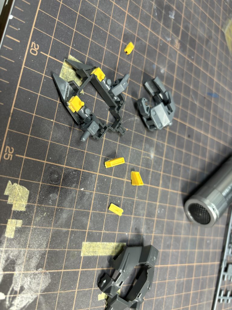 ダクト？みたいなのはぶった斬って後ハメにしました。