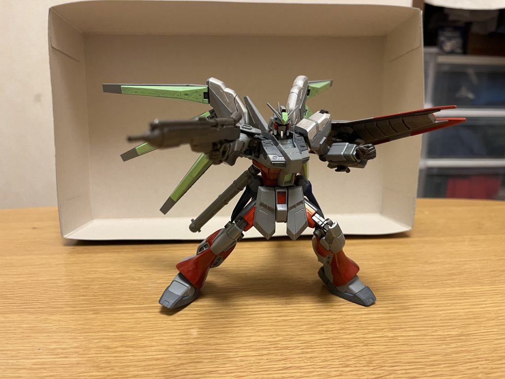 総合的な戦闘能力について防御性能を筆頭とした本機の高い性能だけでなく、リボルバー(了見)の操縦技術と対策能力の高さ、さらに本機の特徴と弱点などを完璧に把握したリボルバー自身の全くと言っていいほどの過信と油断の無さもあって、「ストライクフリーダムガンダムを上回る」とされる高性能機ブラックナイトスコードですら複数まとめて圧倒し、フォースインパルスガンダムエクストリームやハーデスインパルスガンダム黄泉冥王等の隔絶した相手にも、有効打こそ与えられなかったものの、単独でほぼ互角以上の接戦を繰り広げるほど。