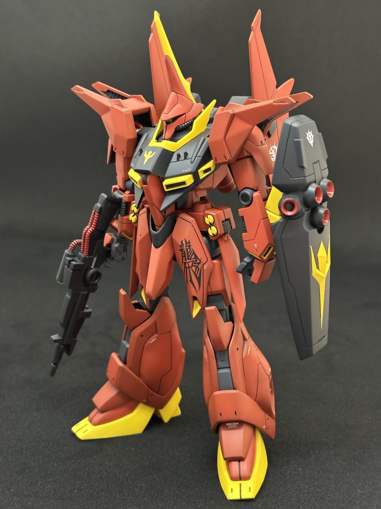 いつものアングル①追加した筋彫りはほぼRE1/100を参考に入れてみました。