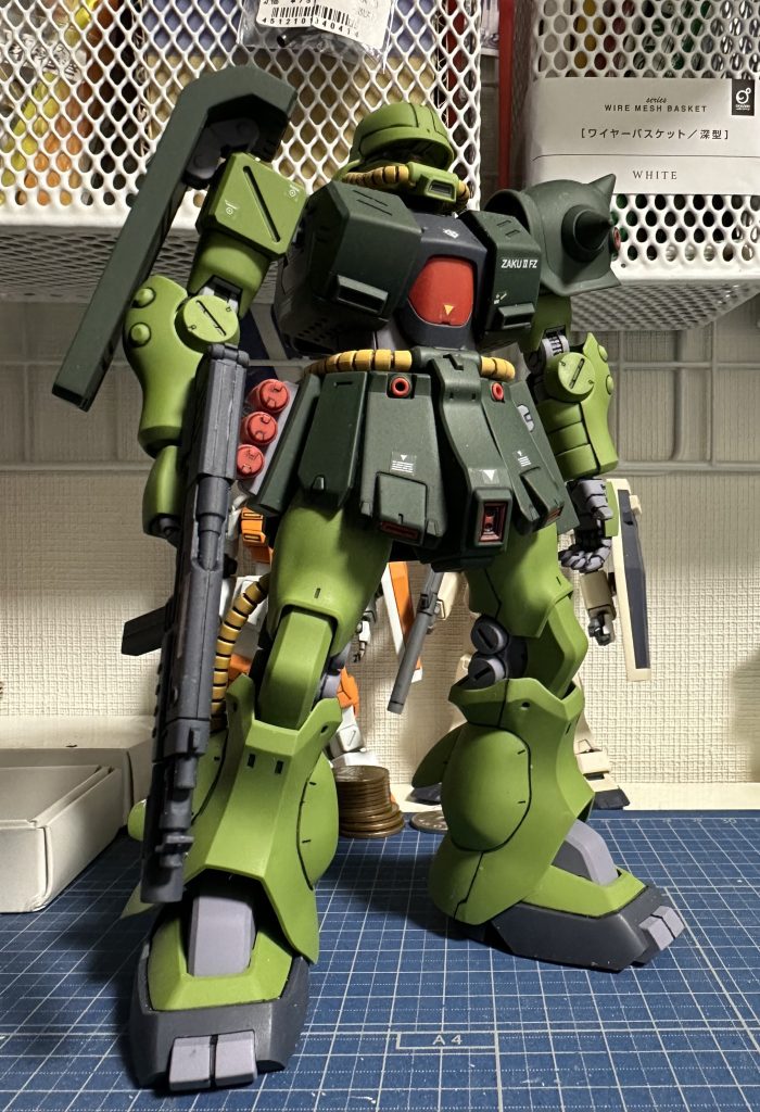 フロント右側。フリッツヘルム仕様。MMP-80マシンガン装備。