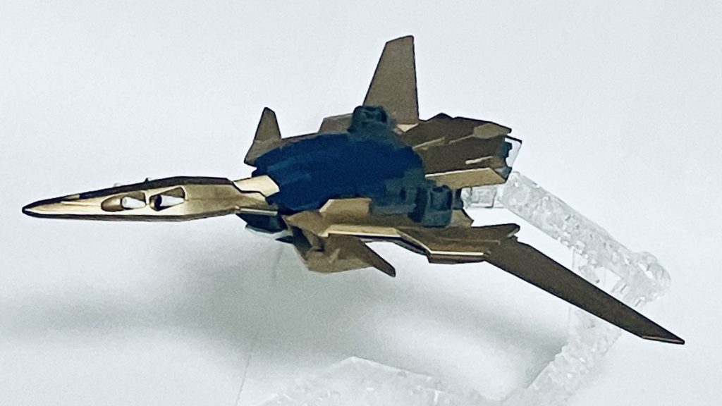 フルスピード形態です。スピードを追求するために重りになります手足を排除した形態になります。