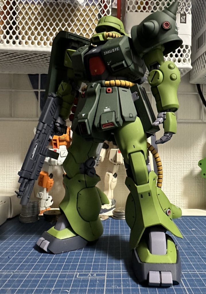 フロント左側。フリッツヘルム仕様。MMP-80マシンガン装備。