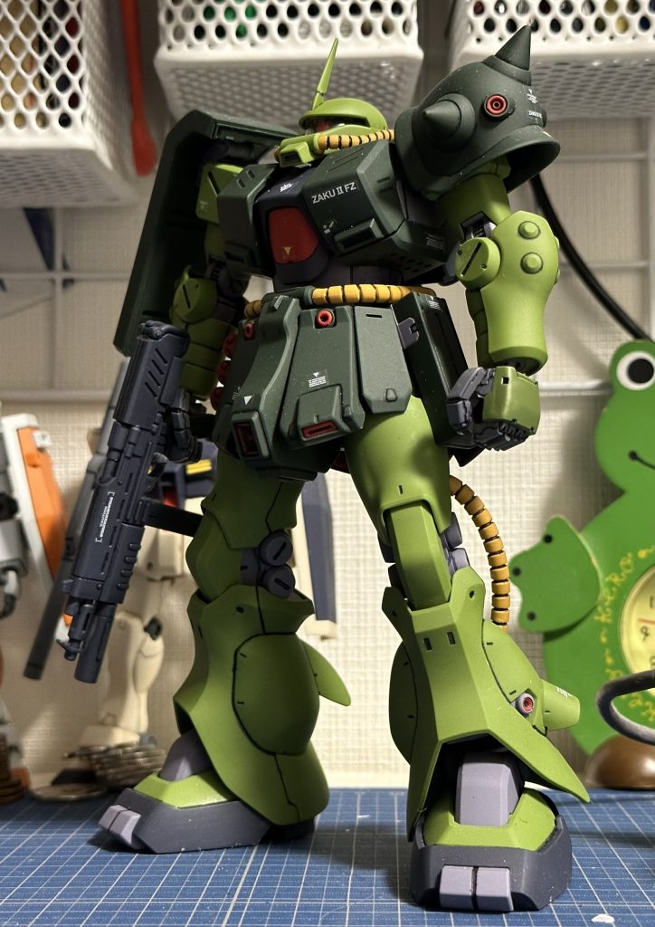 フロント左側。ブレイドアンテナ仕様。MMP-80マシンガン装備。