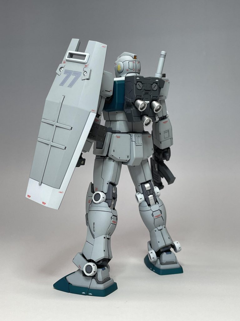 バックパックの穴や、右腕の穴ははプラ板でそれっぽくふさぎました。