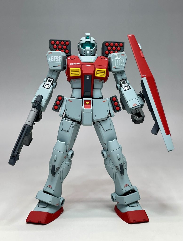 たくさんのミサイルポッドを背負っているので、なんとなく宇宙空間専用というイメージで、EFSFのデカールで仕上げました。