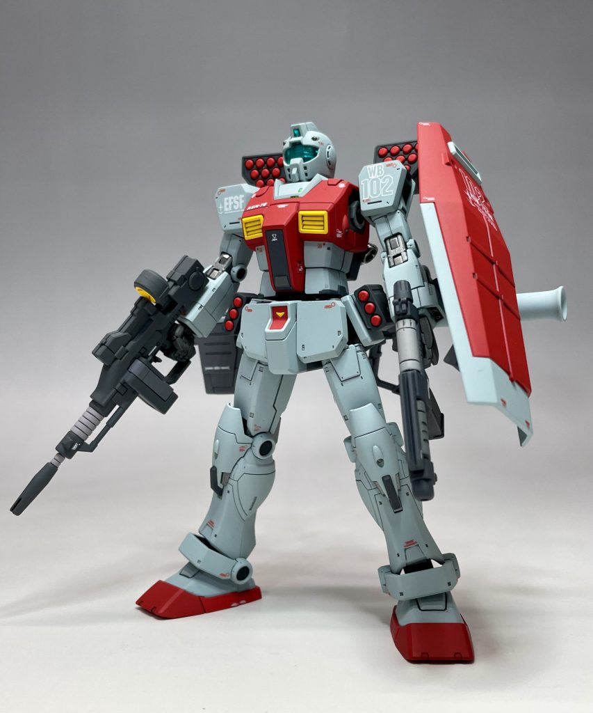 ゴテゴテな武器全部乗せ状態です。左手のライフル持ち手が付属しているのがポイント高いです。