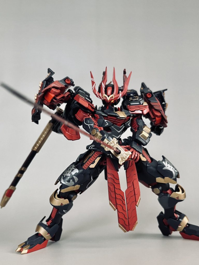 各所にプラ板を段々に貼り付けてみました。これが意外に面白いのですよ。