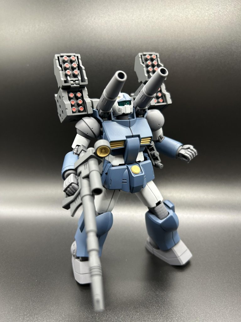 ミサイルポッド展開！ミサイルは塗装が面倒で先っちょだけ赤で塗りました... グレーは2色使ってメリハリを付けたかったですが写真だとわかりづらいかも...