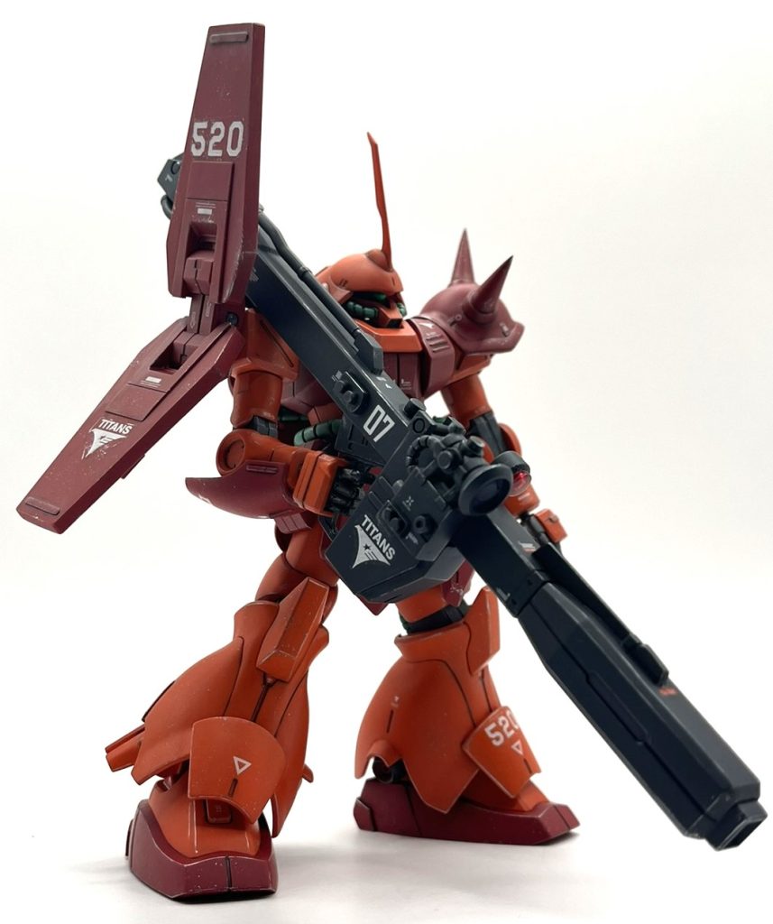 ジオンから接収して実際に使われていたとしてもおかしくない設定だと個人的には思うので、結構気に入ってます。(以前作った1/100ハイザックにも持たせました)