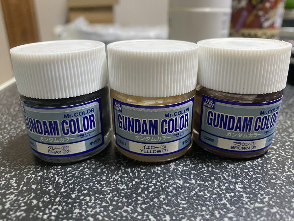 当時物のガンダムカラーセットの塗料で中は固まっていたのですが真・溶媒液を使えば問題なく使えるようになりました。