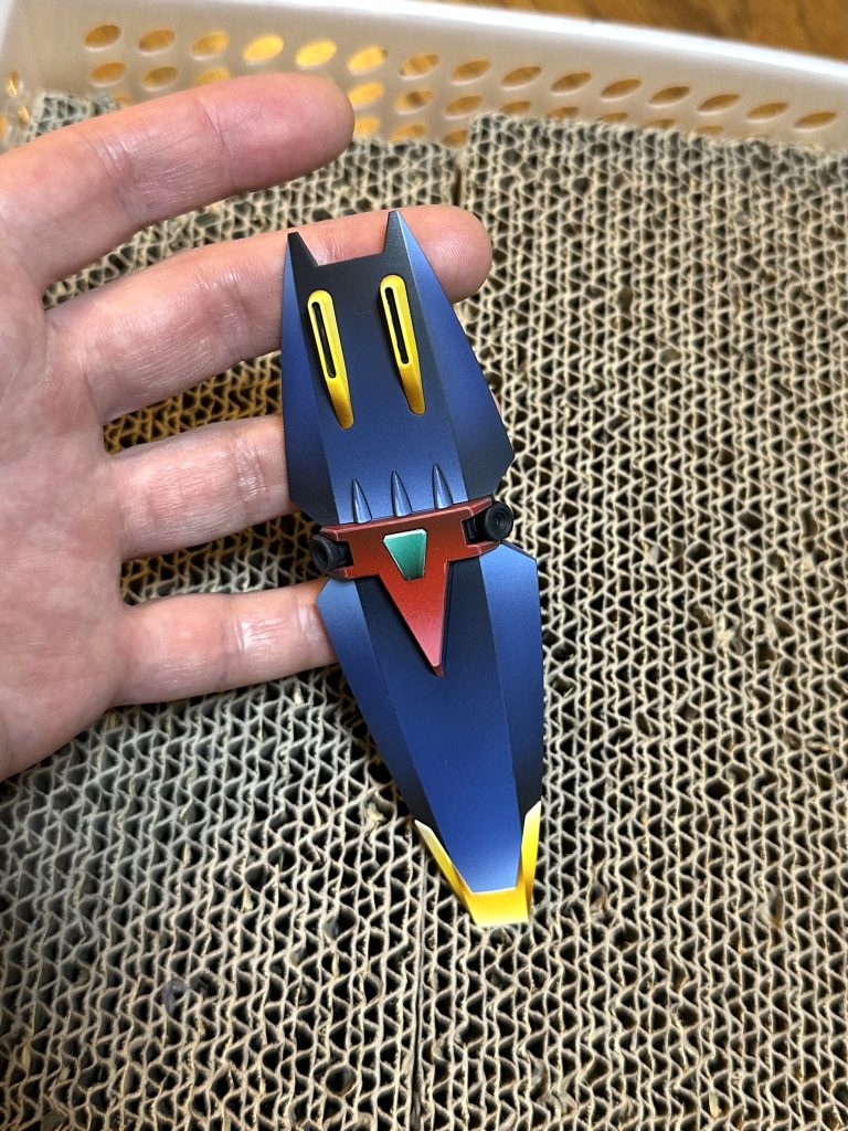 シールドのように面が大きい物の方が塗りが映えますね。HGは小さくてなかなか大変でした。最後までご覧いただきありがとうございました😊